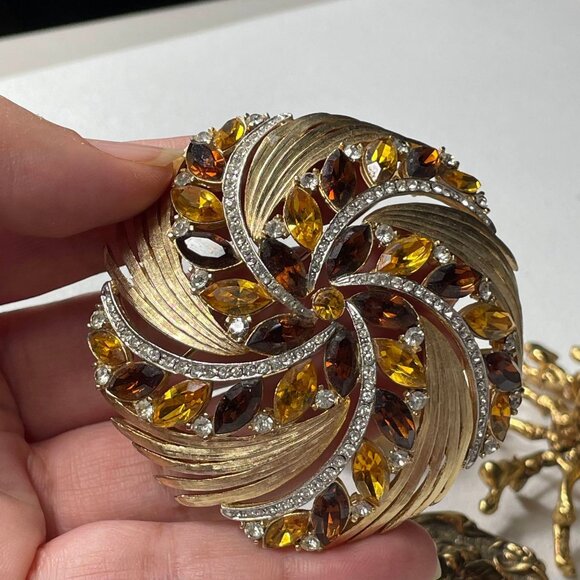 Vintage Gold Tone Brooch Bundle Capri  Amber stones - Picture 15 of 16